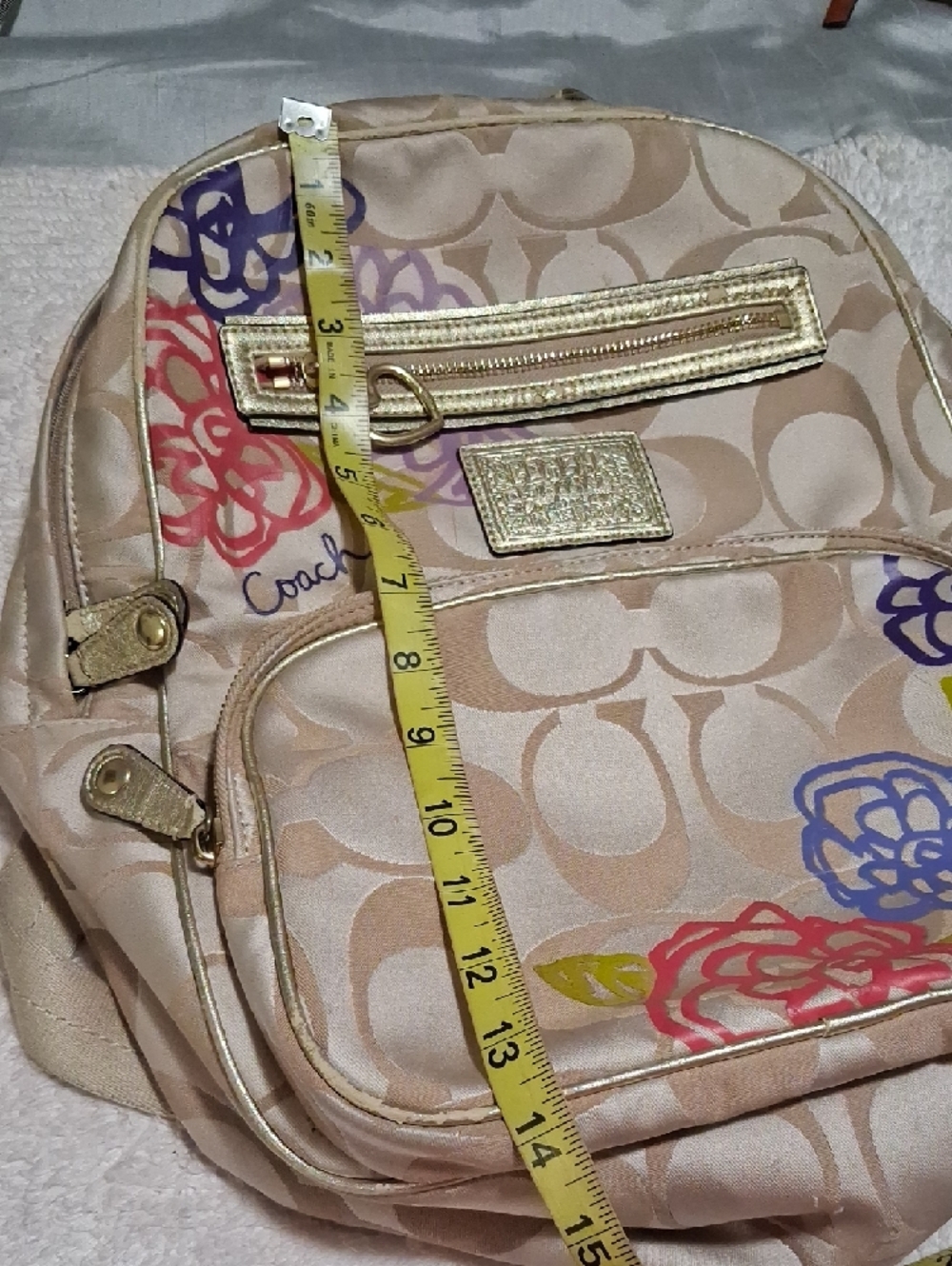 Coach Poppy Signature Daisy Applique Backpack with Gold Accents - Picture 7 of 9
